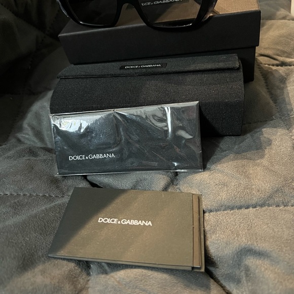 Dolce&Gabbana Authentic Sunglasses
DG4382 3272/87 NEW IN BOX with case 54/17 - Picture 12 of 15